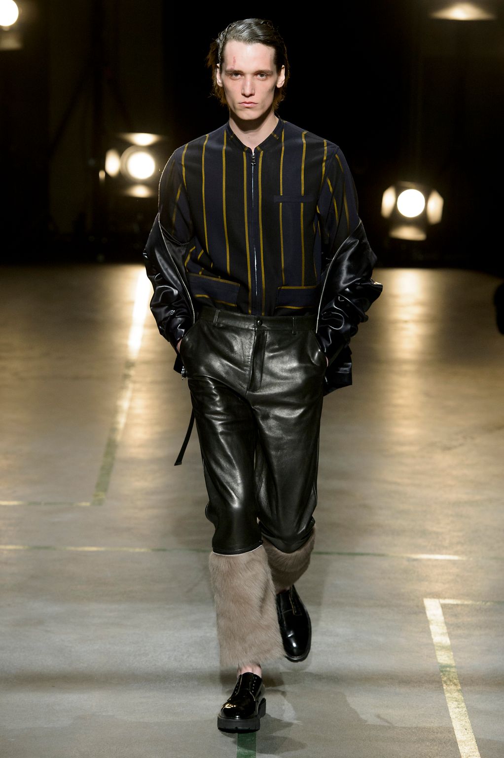 Fashion Week Paris Fall/Winter 2017 look 2 from the Sean Suen collection 男装