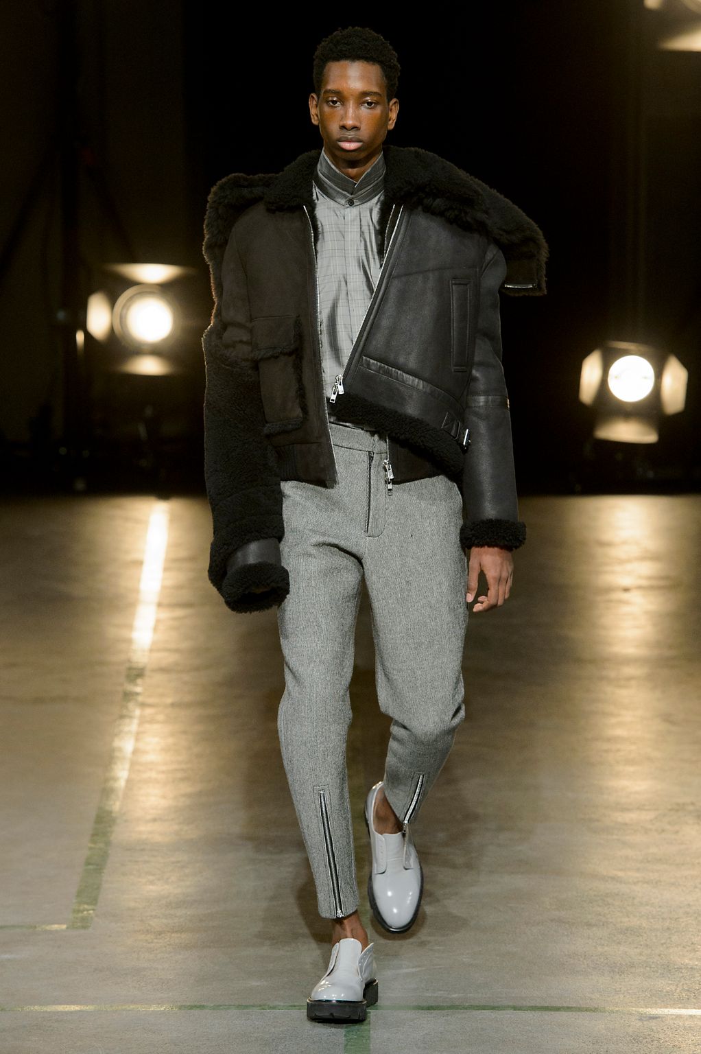 Fashion Week Paris Fall/Winter 2017 look 12 from the Sean Suen collection 男装