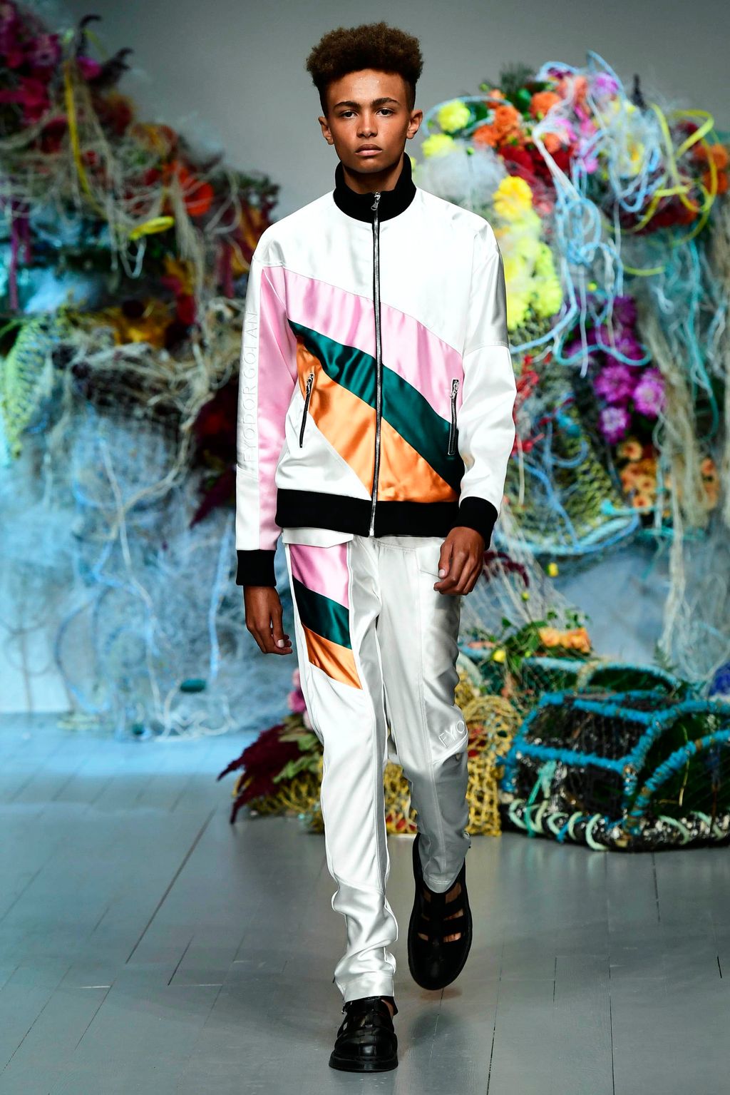 Fashion Week London Spring/Summer 2019 look 15 from the Fyodor Golan collection 女装