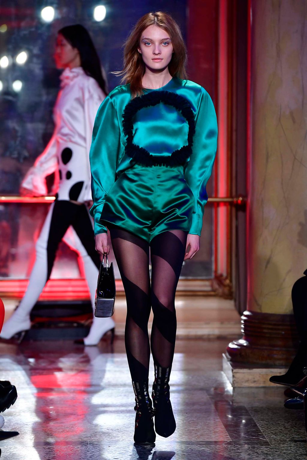 Fashion Week Milan Fall/Winter 2018 look 14 from the Genny collection 女装