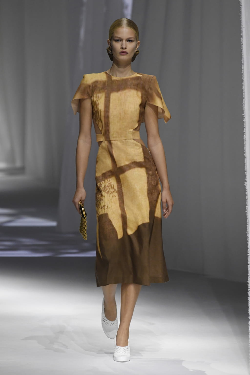 Fashion Week Milan Spring/Summer 2021 look 6 from the Fendi collection 女装