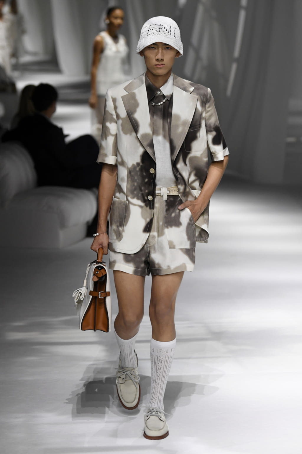 Fashion Week Milan Spring/Summer 2021 look 7 from the Fendi collection 女装