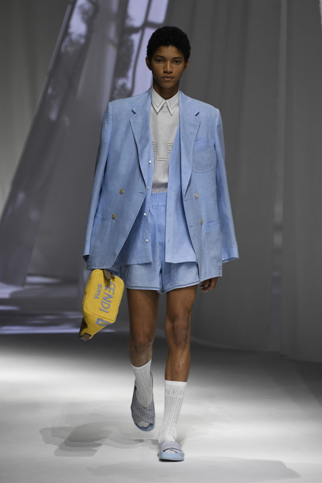 Fashion Week Milan Spring/Summer 2021 look 32 from the Fendi collection 女装