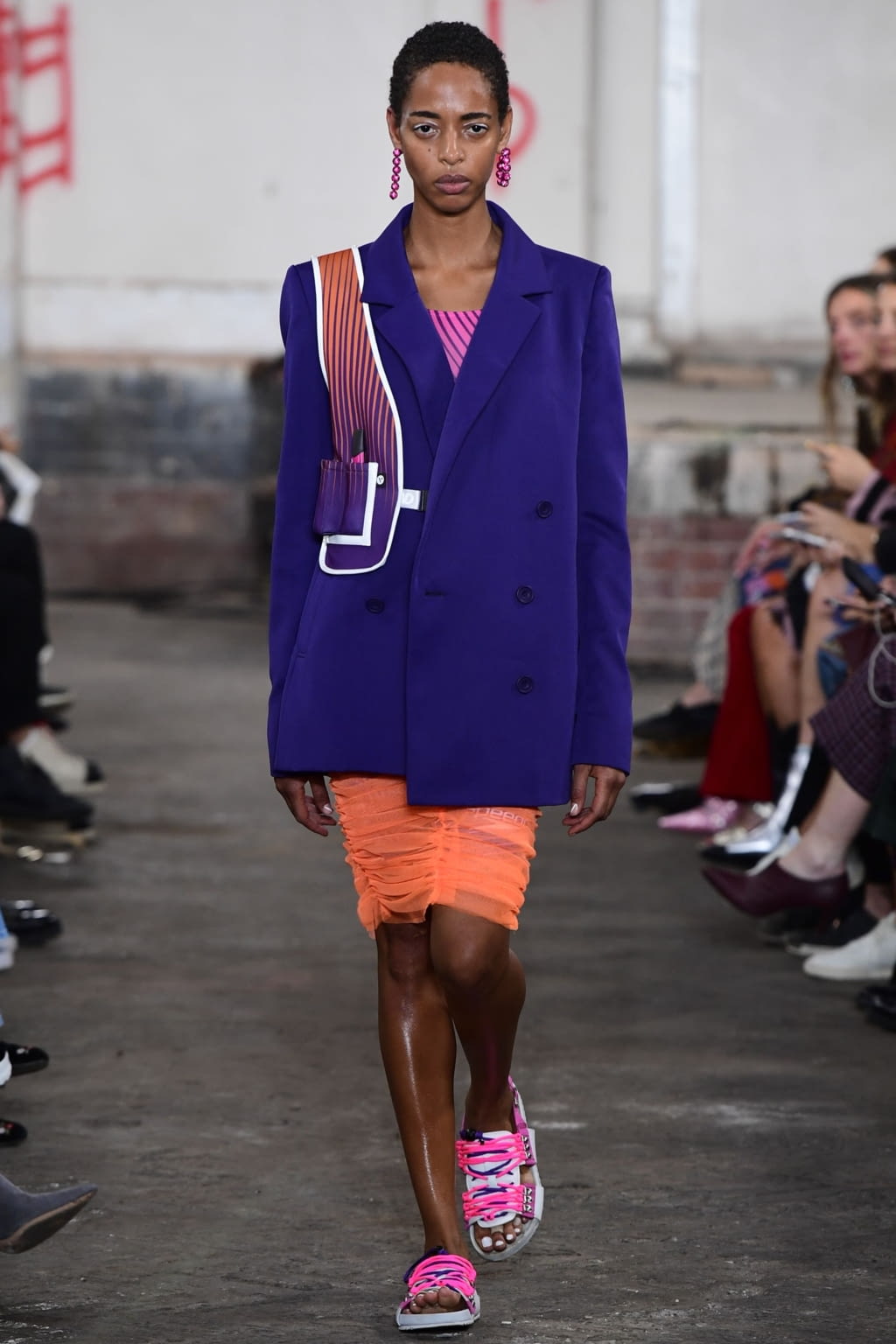 Fashion Week London Spring/Summer 2019 look 4 from the House of Holland collection 女装