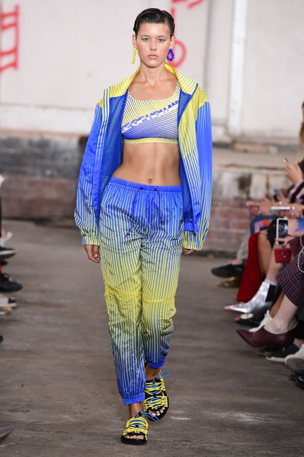 Fashion Week London Spring/Summer 2019 look 17 from the House of Holland collection 女装