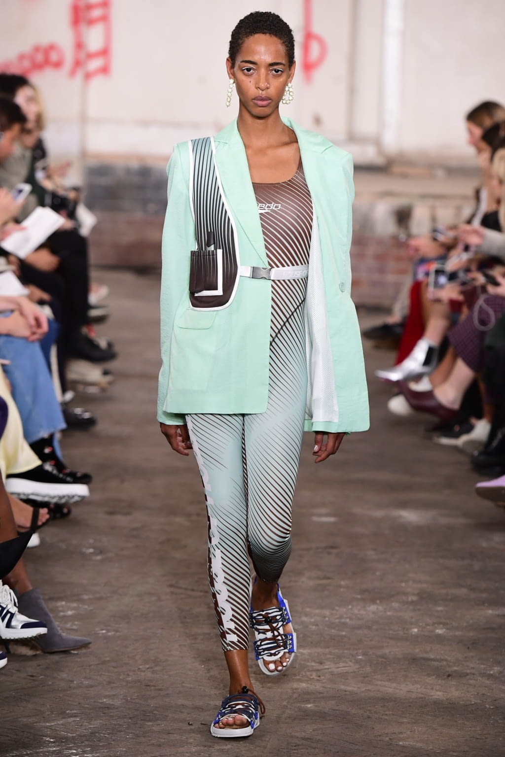 Fashion Week London Spring/Summer 2019 look 23 from the House of Holland collection 女装