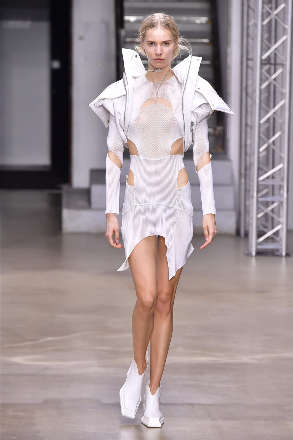 Fashion Week Paris Fall/Winter 2022 look 2 de la collection Heliot Emil womenswear