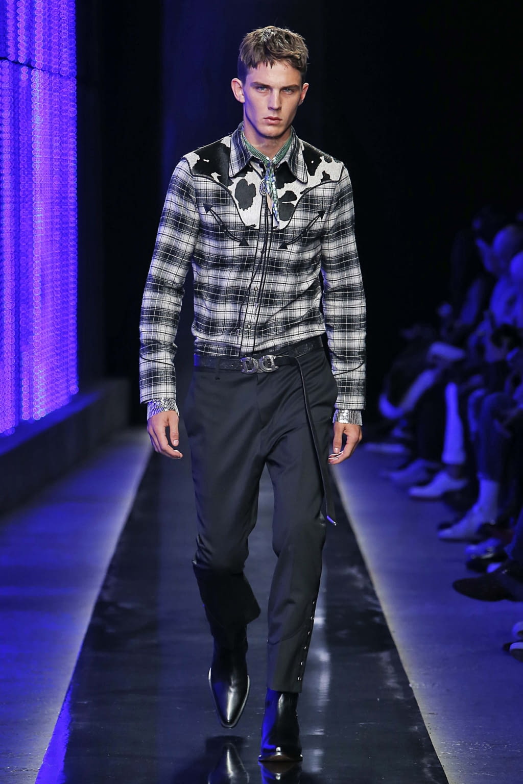 Fashion Week Milan Fall/Winter 2018 look 7 from the Dsquared2 collection menswear