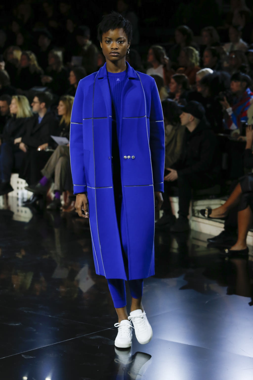 Fashion Week Paris Fall/Winter 2016 look 8 de la collection Courrèges womenswear