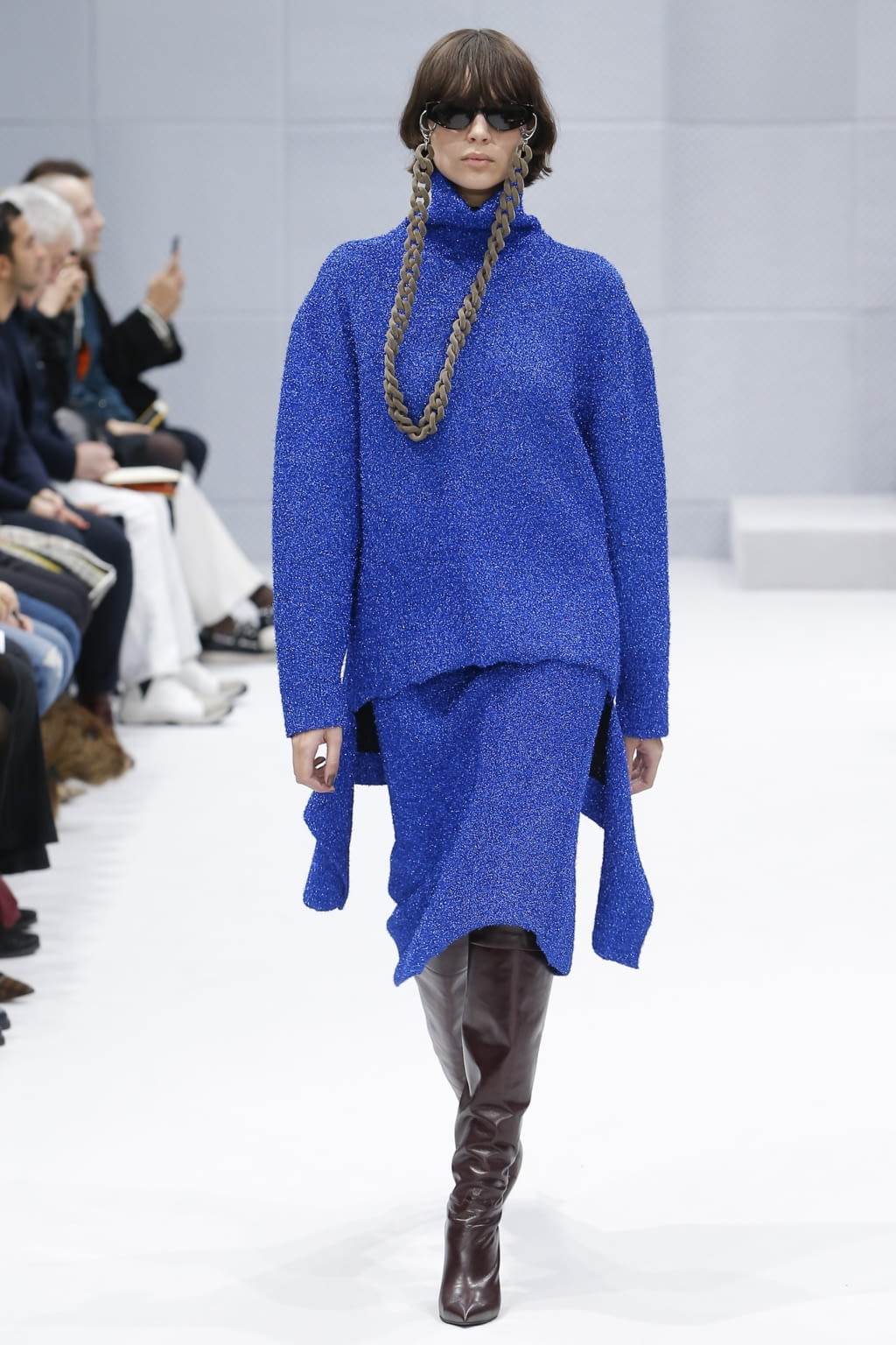 Fashion Week Paris Fall/Winter 2016 look 11 from the Balenciaga collection womenswear