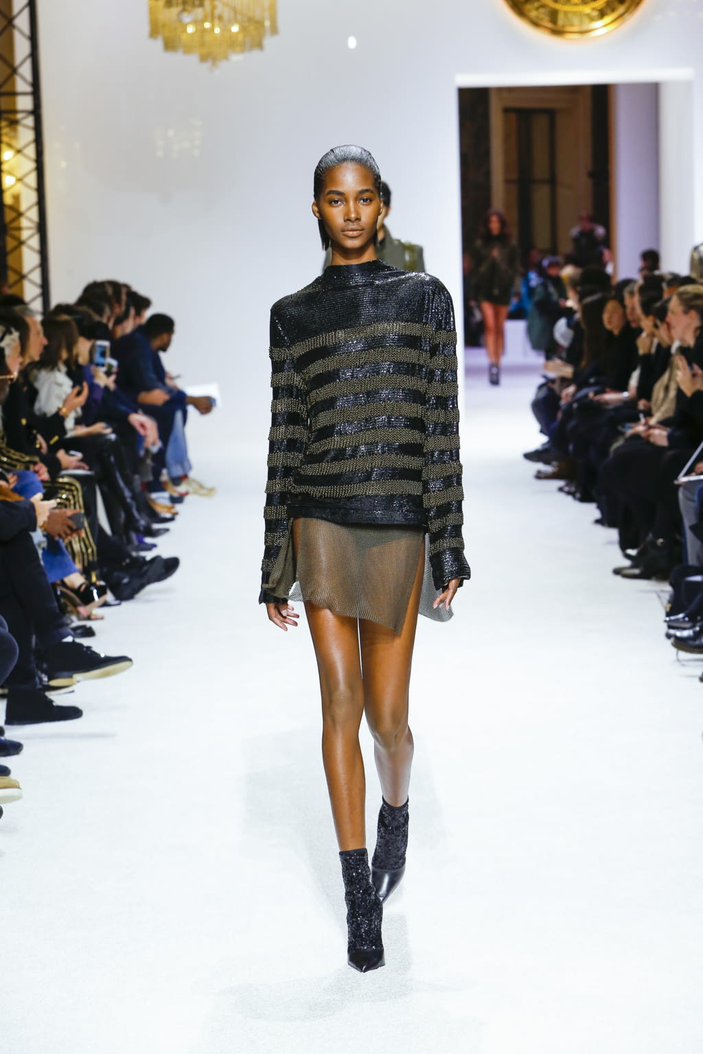 Fashion Week Paris Fall/Winter 2018 look 21 from the Balmain collection menswear