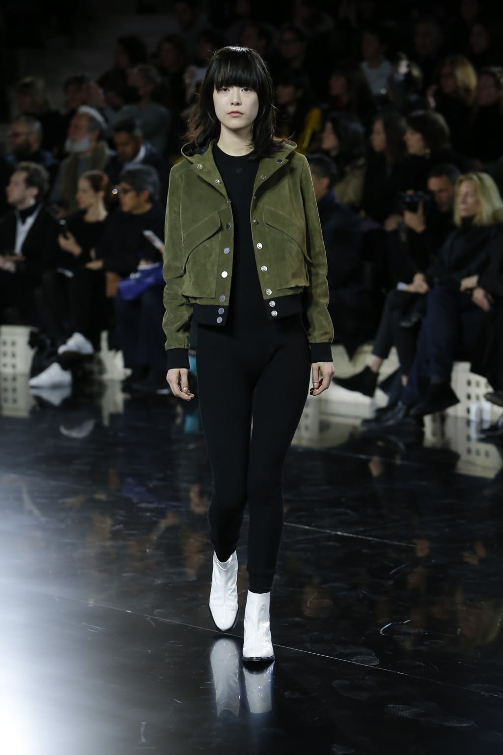 Fashion Week Paris Fall/Winter 2016 look 19 from the Courrèges collection 女装