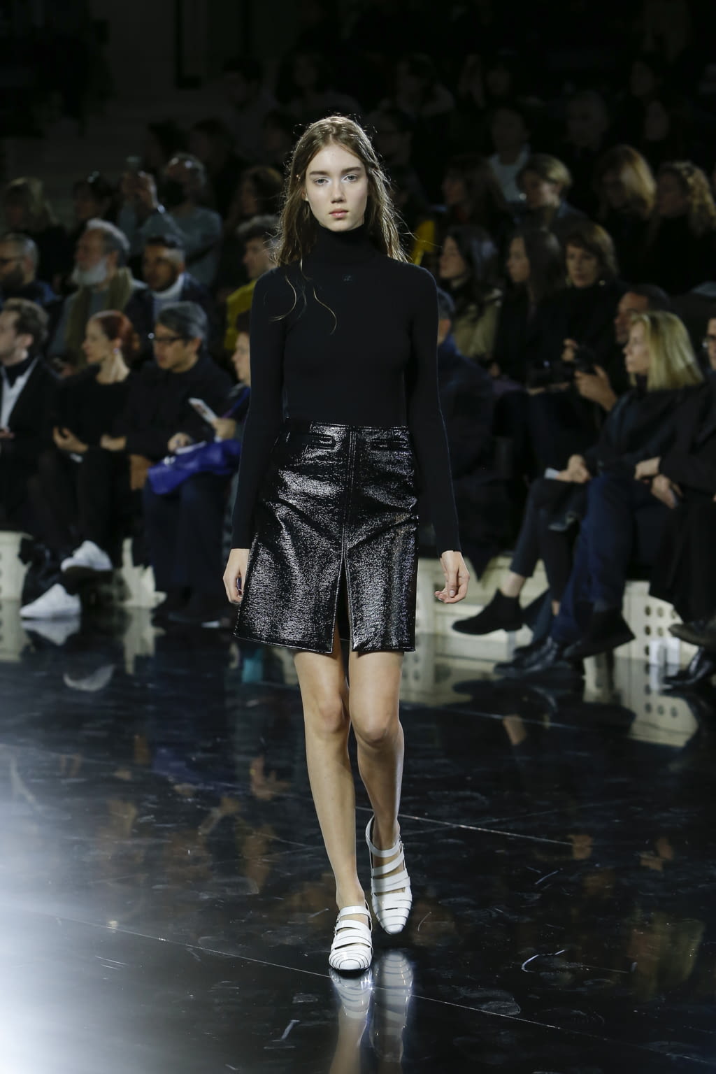 Fashion Week Paris Fall/Winter 2016 look 20 from the Courrèges collection womenswear