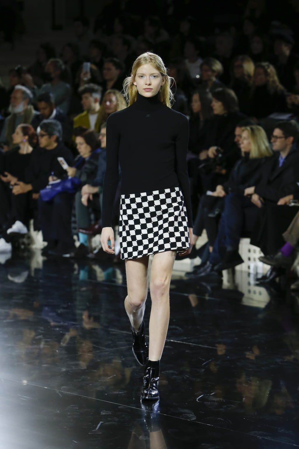 Fashion Week Paris Fall/Winter 2016 look 24 from the Courrèges collection womenswear