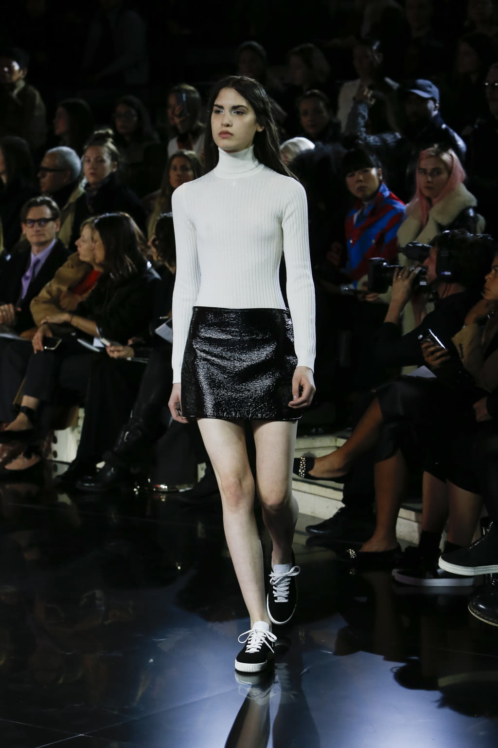 Fashion Week Paris Fall/Winter 2016 look 26 from the Courrèges collection 女装