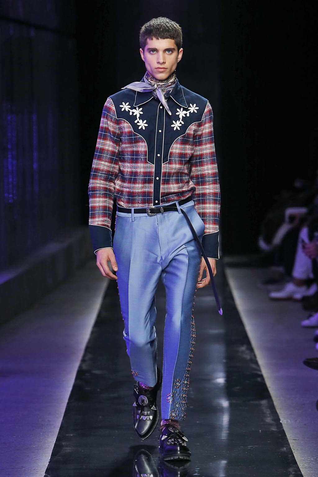 Fashion Week Milan Fall/Winter 2018 look 36 from the Dsquared2 collection menswear