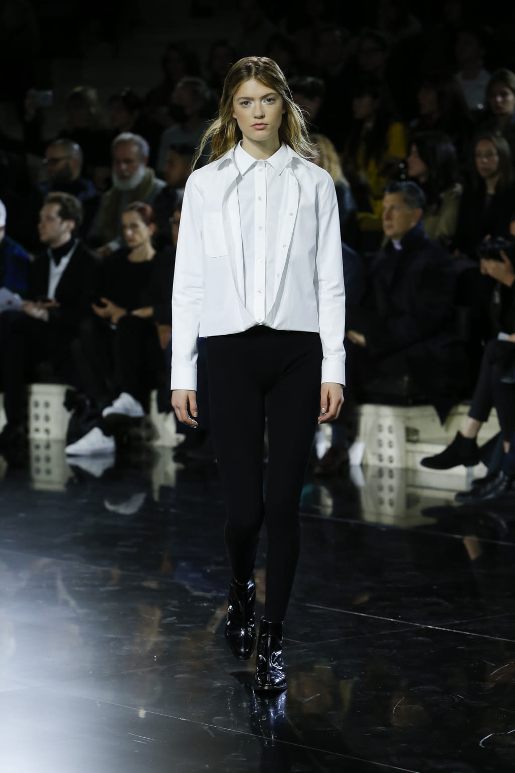 Fashion Week Paris Fall/Winter 2016 look 29 from the Courrèges collection 女装