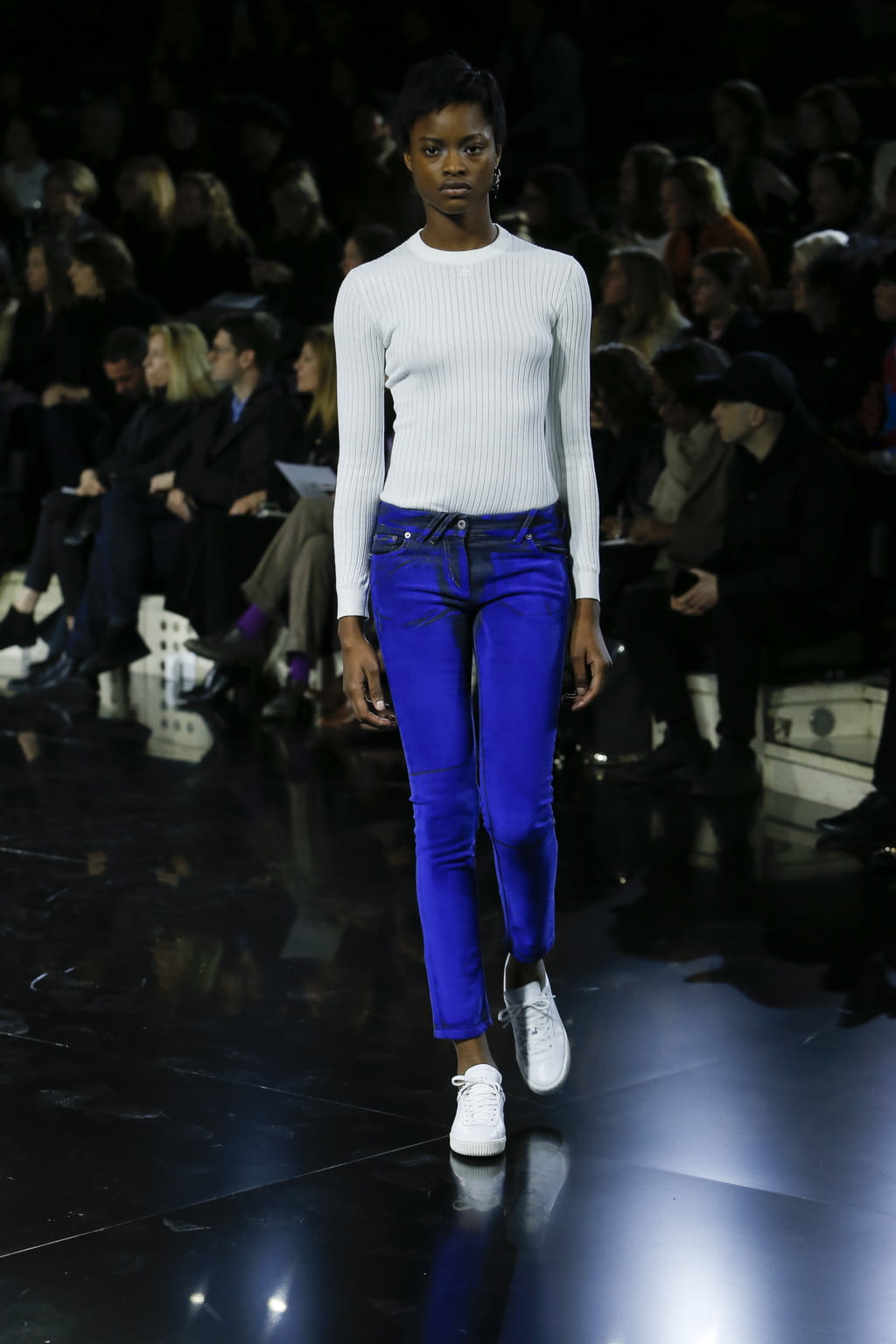 Fashion Week Paris Fall/Winter 2016 look 38 from the Courrèges collection 女装