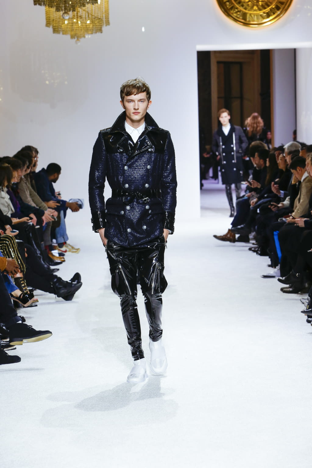 Fashion Week Paris Fall/Winter 2018 look 57 de la collection Balmain menswear