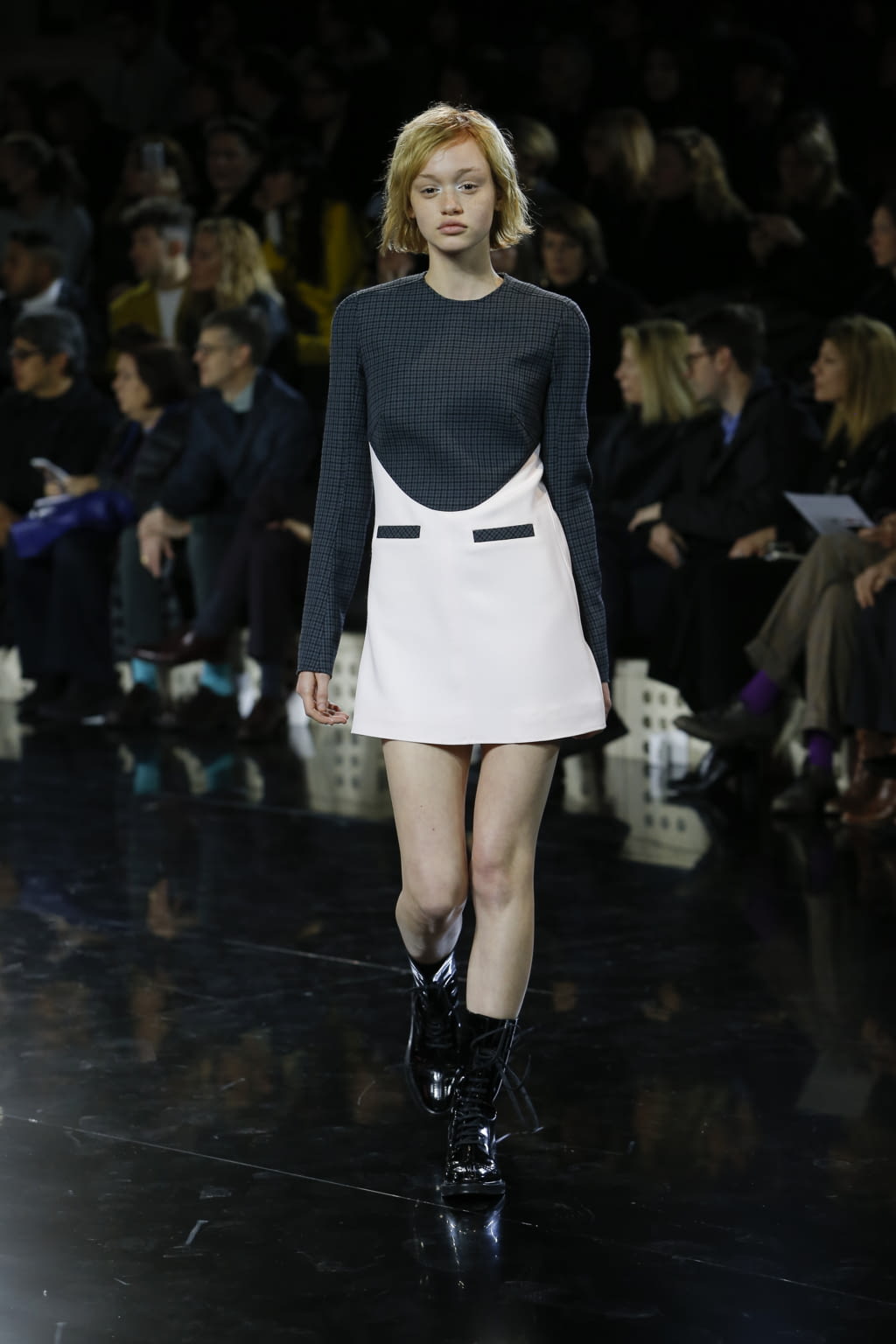 Fashion Week Paris Fall/Winter 2016 look 51 from the Courrèges collection 女装