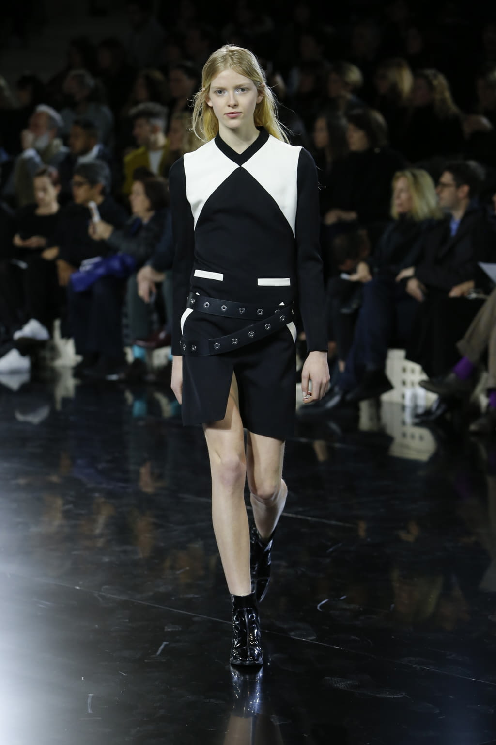 Fashion Week Paris Fall/Winter 2016 look 53 from the Courrèges collection womenswear