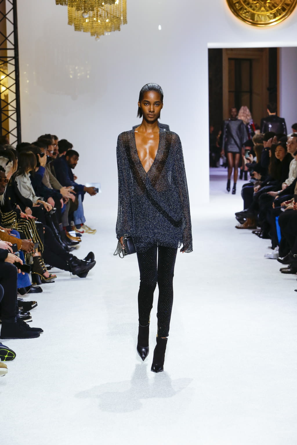 Fashion Week Paris Fall/Winter 2018 look 76 from the Balmain collection menswear