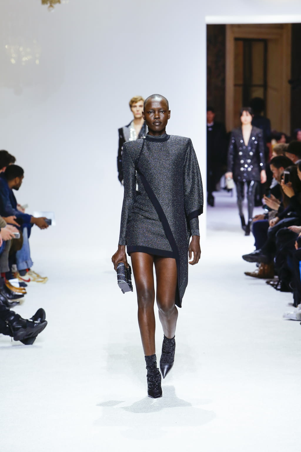Fashion Week Paris Fall/Winter 2018 look 78 from the Balmain collection menswear