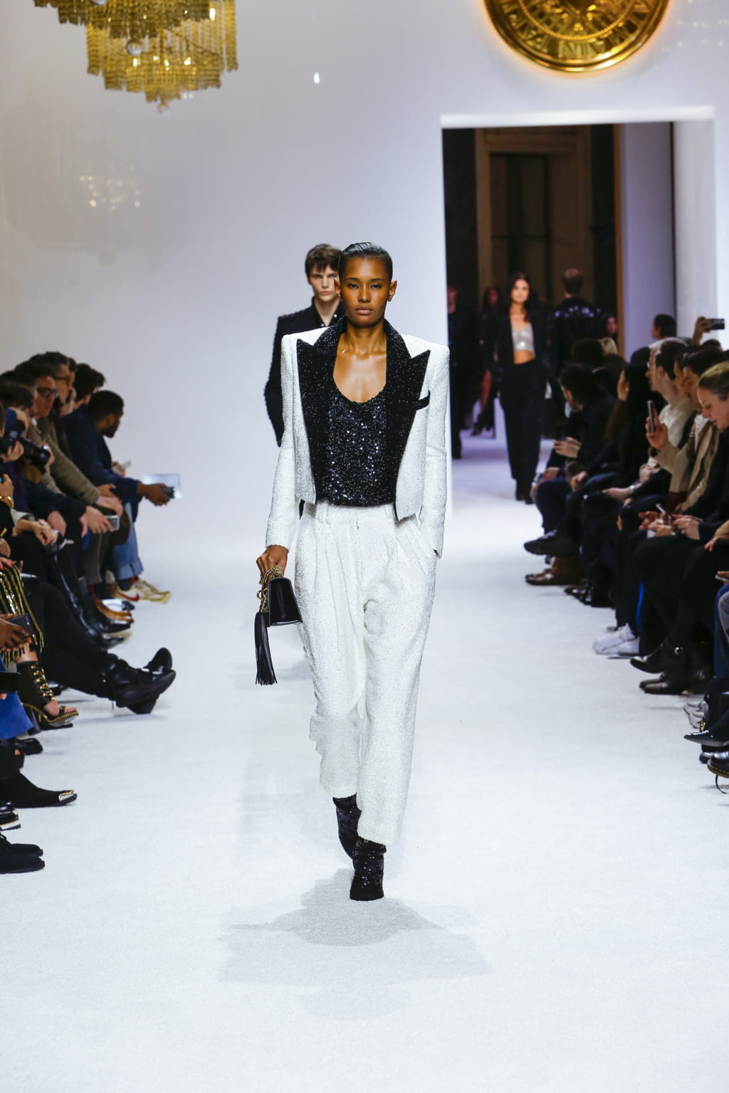 Fashion Week Paris Fall/Winter 2018 look 83 de la collection Balmain menswear