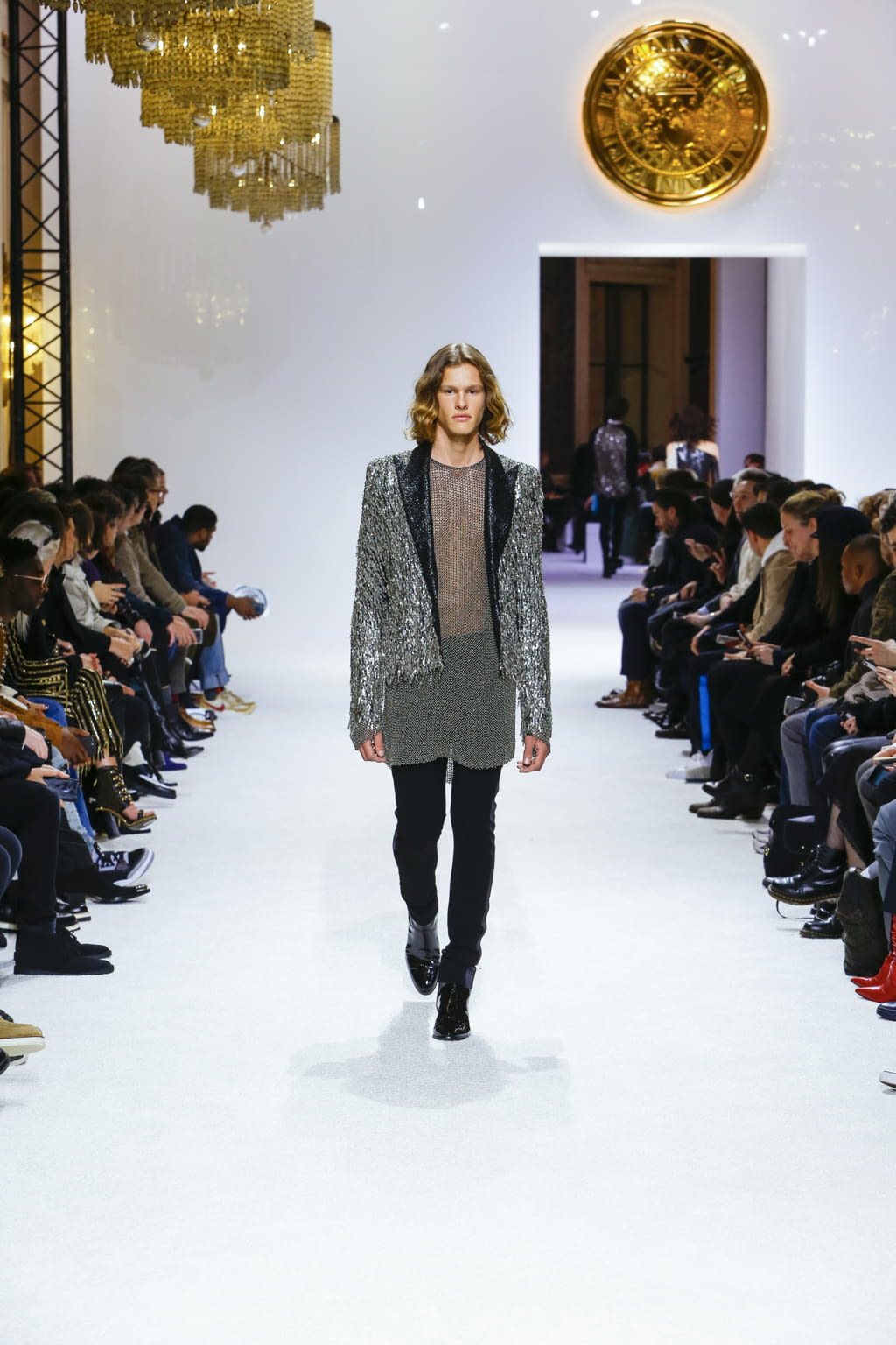 Fashion Week Paris Fall/Winter 2018 look 97 from the Balmain collection menswear