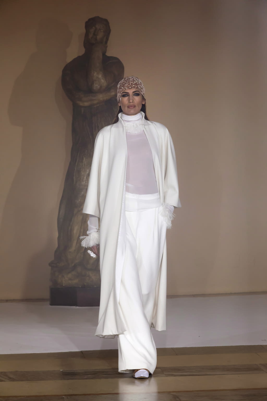 Fashion Week Paris Spring/Summer 2019 look 1 de la collection Stephane Rolland couture