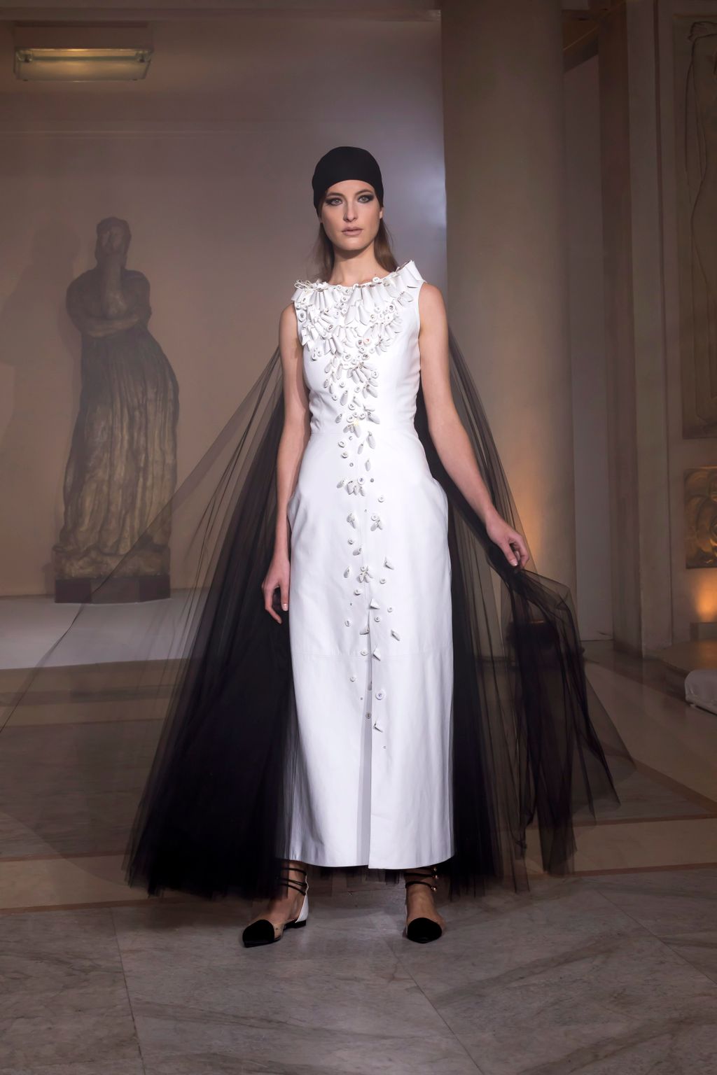 Fashion Week Paris Spring/Summer 2019 look 6 from the Stephane Rolland collection couture