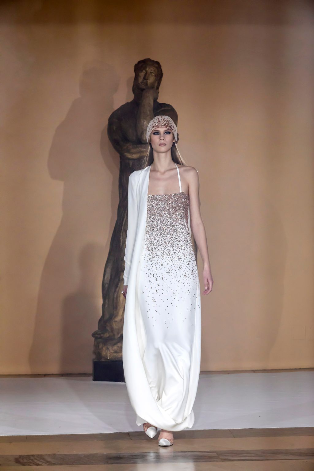 Fashion Week Paris Spring/Summer 2019 look 9 from the Stephane Rolland collection couture