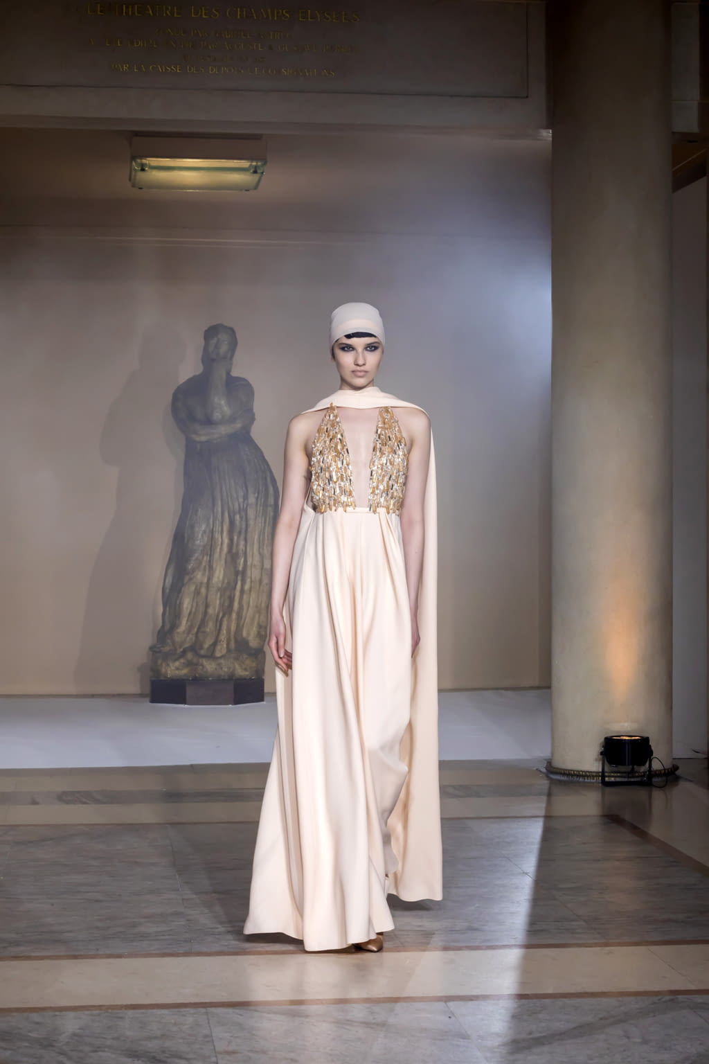 Fashion Week Paris Spring/Summer 2019 look 11 from the Stephane Rolland collection couture