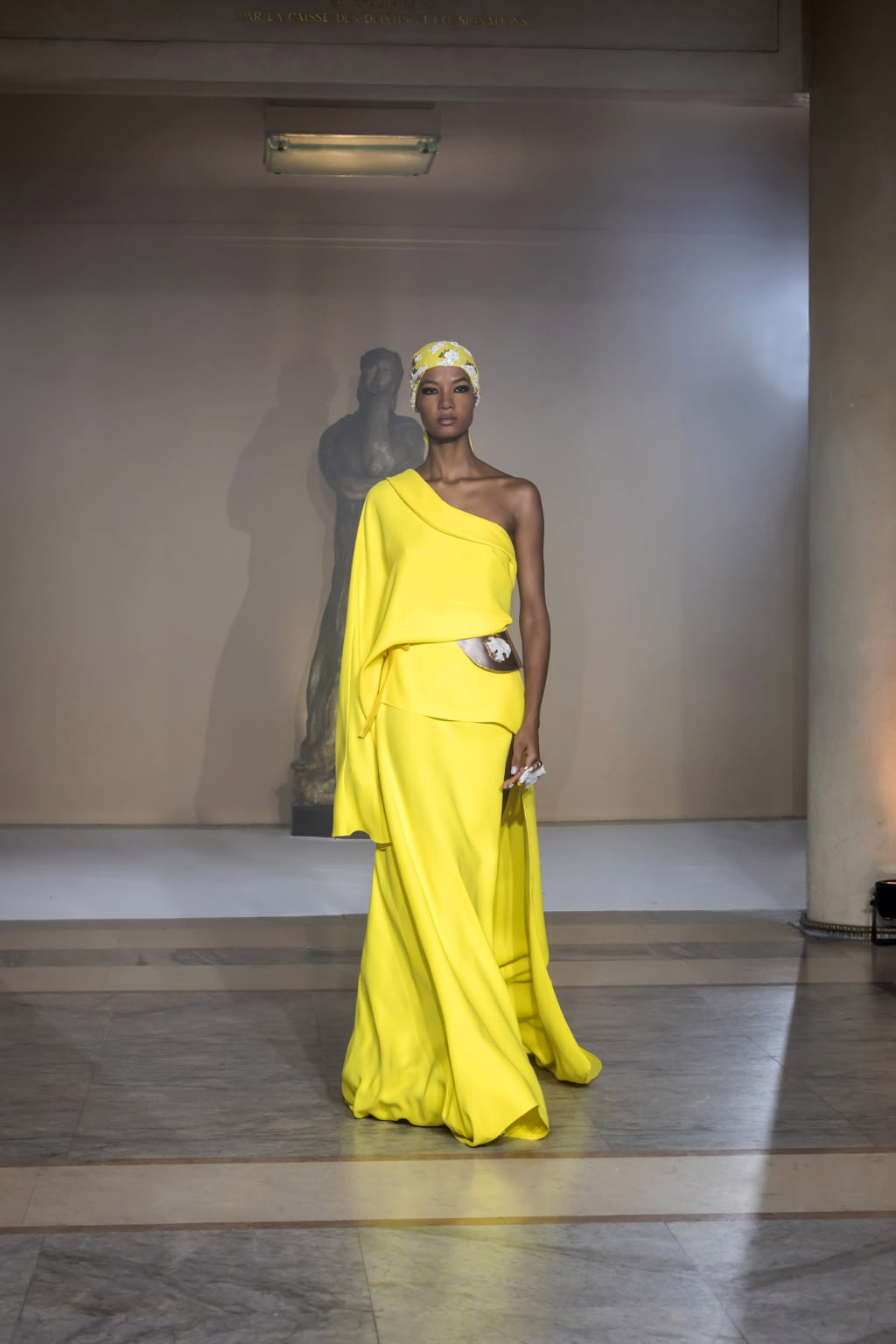 Fashion Week Paris Spring/Summer 2019 look 12 from the Stephane Rolland collection couture