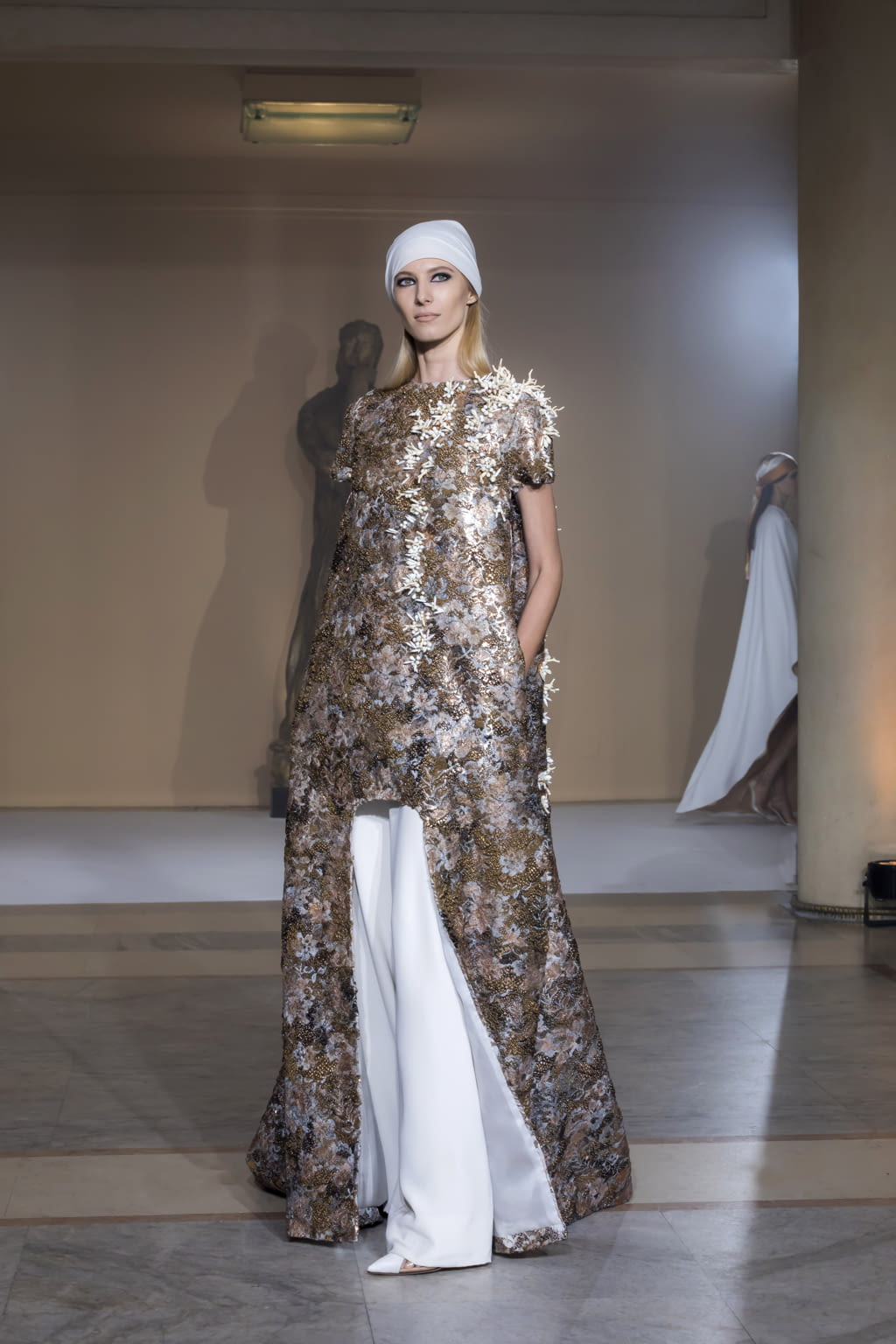 Fashion Week Paris Spring/Summer 2019 look 20 from the Stephane Rolland collection couture