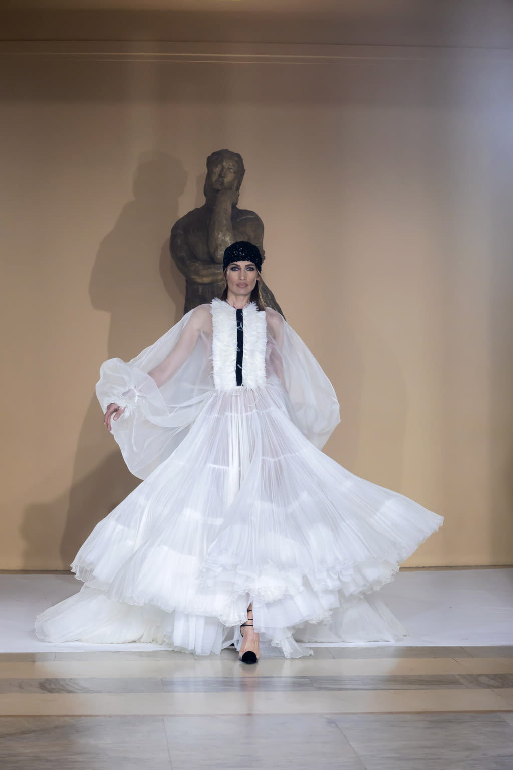 Fashion Week Paris Spring/Summer 2019 look 25 from the Stephane Rolland collection couture