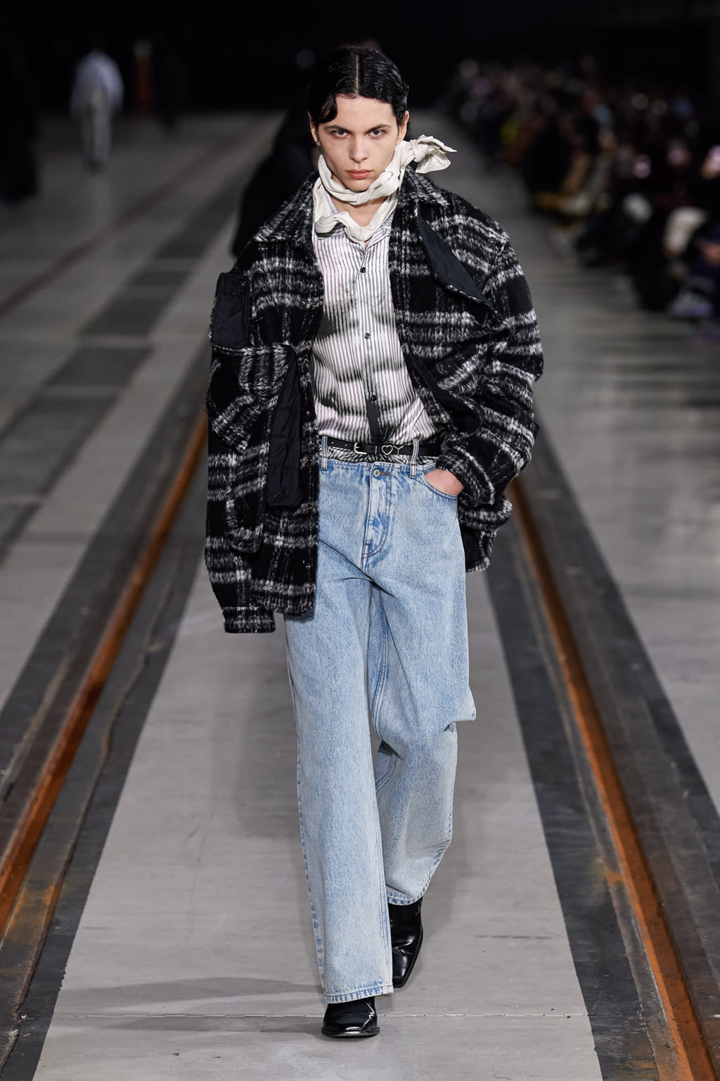 Fashion Week Paris Fall/Winter 2022 look 8 from the Y/PROJECT collection 男装