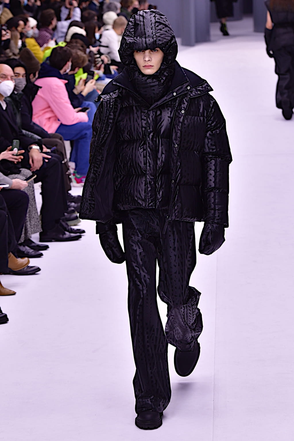 Fashion Week Paris Fall/Winter 2022 look 6 de la collection Rains menswear