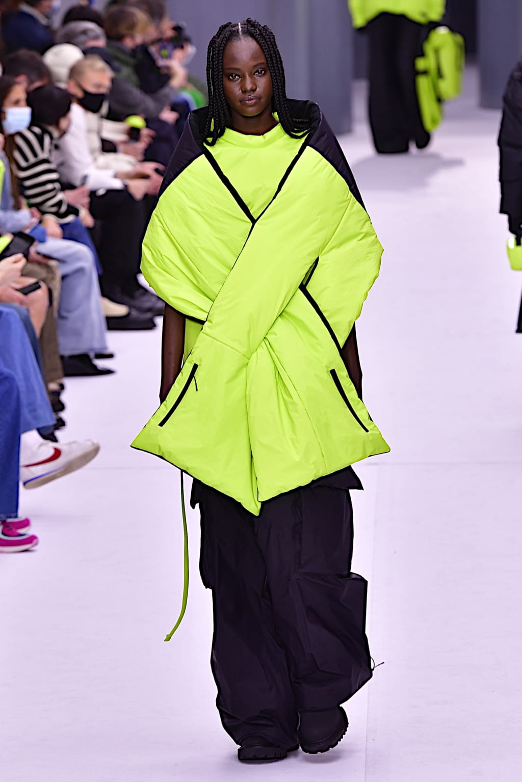 Fashion Week Paris Fall/Winter 2022 look 8 de la collection Rains menswear