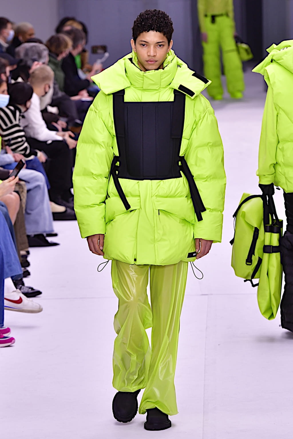 Fashion Week Paris Fall/Winter 2022 look 10 de la collection Rains menswear