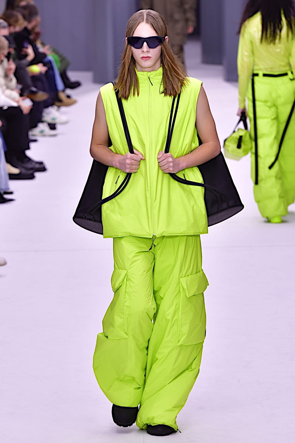 Fashion Week Paris Fall/Winter 2022 look 12 de la collection Rains menswear