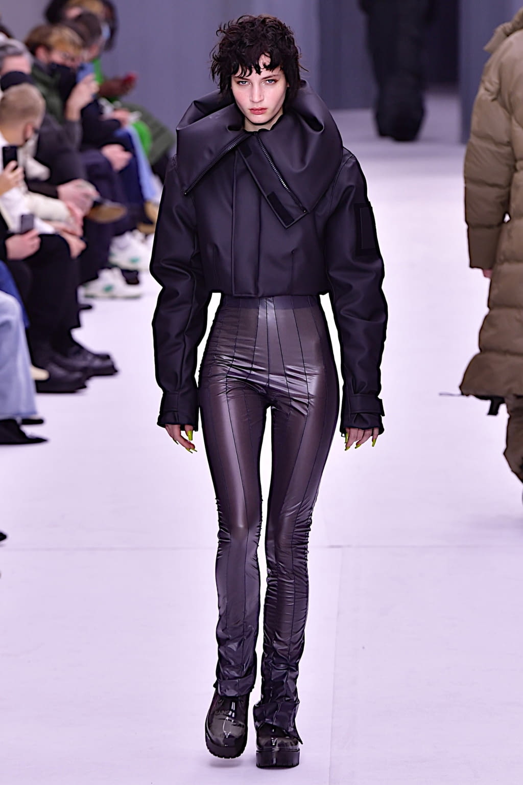 Fashion Week Paris Fall/Winter 2022 look 16 de la collection Rains menswear