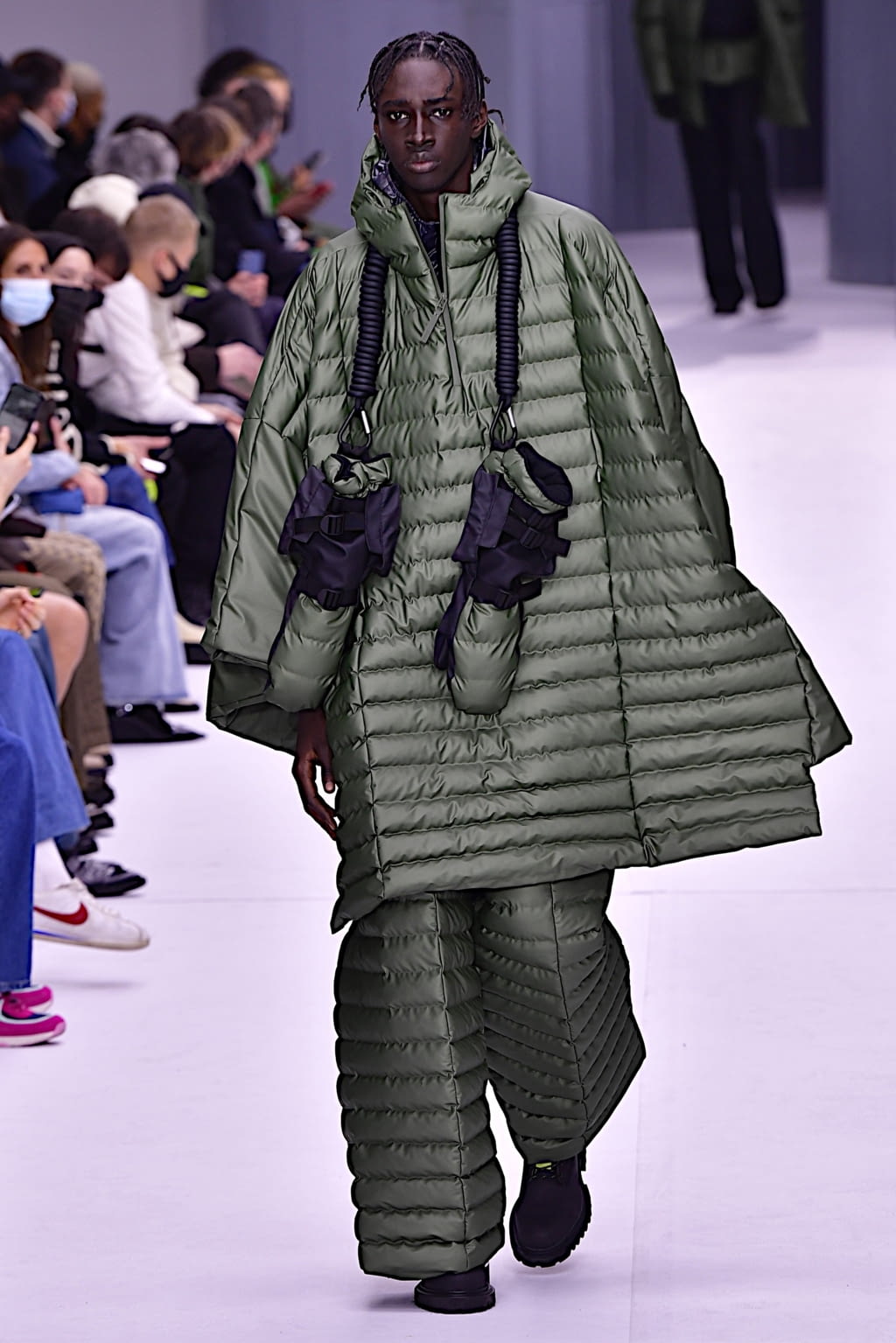 Fashion Week Paris Fall/Winter 2022 look 19 de la collection Rains menswear