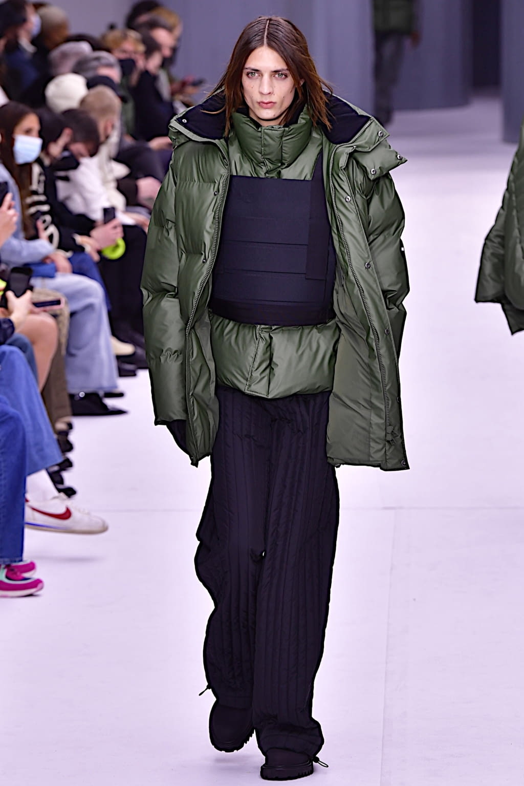 Fashion Week Paris Fall/Winter 2022 look 20 de la collection Rains menswear
