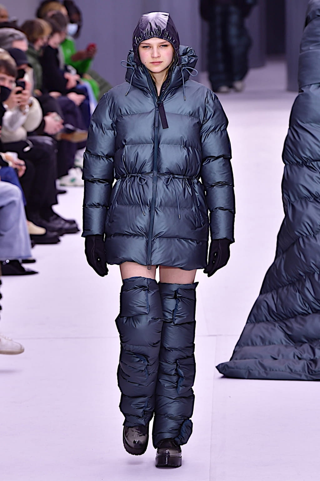Fashion Week Paris Fall/Winter 2022 look 23 de la collection Rains menswear