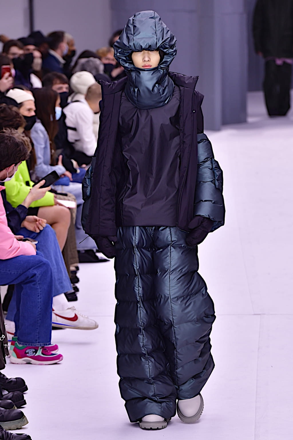 Fashion Week Paris Fall/Winter 2022 look 24 de la collection Rains menswear