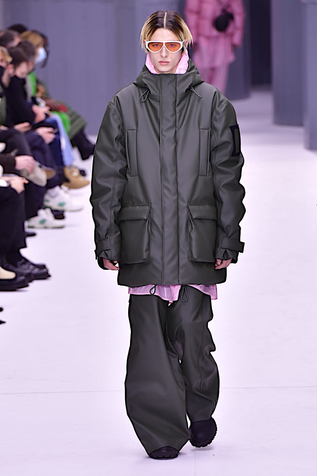 Fashion Week Paris Fall/Winter 2022 look 25 de la collection Rains menswear