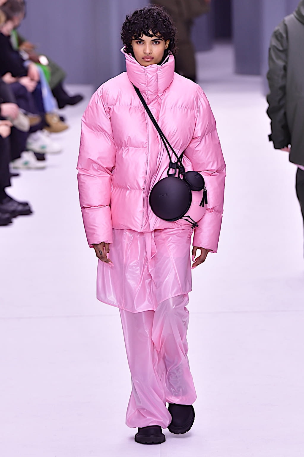 Fashion Week Paris Fall/Winter 2022 look 26 de la collection Rains menswear