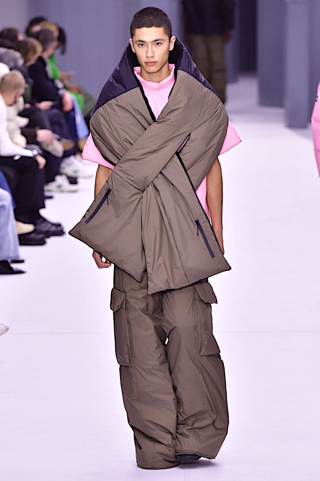 Fashion Week Paris Fall/Winter 2022 look 27 de la collection Rains menswear