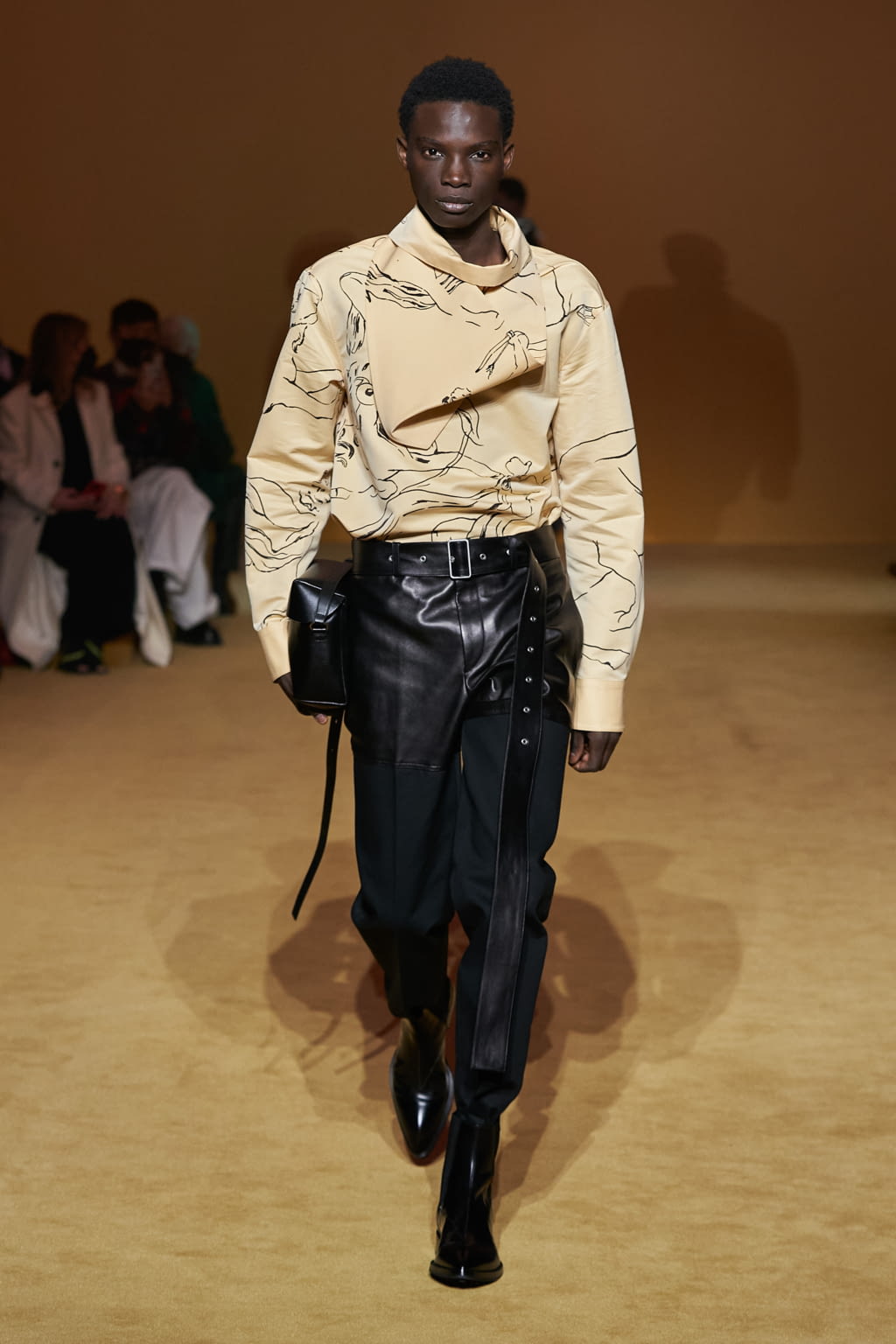Fashion Week Paris Fall/Winter 2022 look 22 from the Jil Sander collection menswear